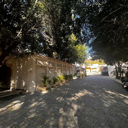 Lokesh Hotel Talai  Zewnętrze zdjęcie